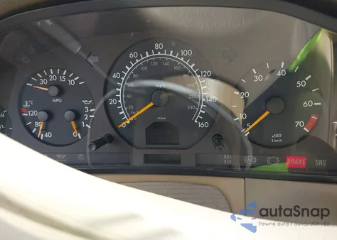 1999 Mercedes-Benz S 320 from USA, damaged, VIN WDBGA33G9XA415553